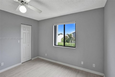 Снять в аренду таунхаус в Уэст-Палм-Бич, Флорида 3 спальни, 121.05м2, № 2024413 - фото 29