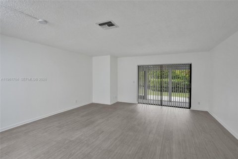 Снять в аренду таунхаус в Уэст-Палм-Бич, Флорида 3 спальни, 121.05м2, № 2024413 - фото 9