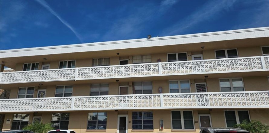 Condominio en Saint Petersburg, Florida, 2 dormitorios  № 1572414