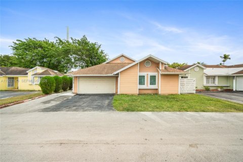 Купить виллу или дом в Майами, Флорида 4 спальни, 167.13м2, № 2061346 - фото 1