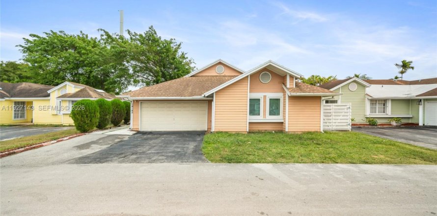 Дом в Майами, Флорида 4 спальни, 167.13м2 № 2061346