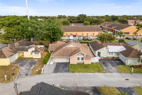 Купить виллу или дом в Майами, Флорида 4 спальни, 167.13м2, № 2061346 - фото 2