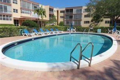 Copropriété à vendre à Plantation, Floride: 2 chambres, 115.38 m2 № 2178365 - photo 2