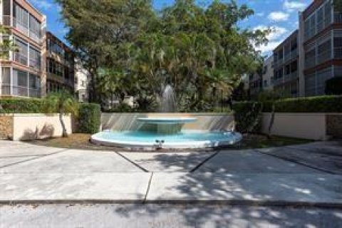 Copropriété à vendre à Plantation, Floride: 2 chambres, 115.38 m2 № 2178365 - photo 17
