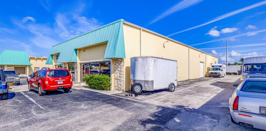 Commercial property in Jupiter, Florida № 849990