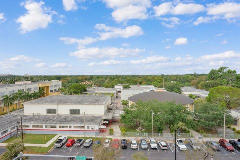 Condominio en alquiler en Coral Gables, Florida, 2 dormitorios, 102.29 m2 № 1998194 - foto 13