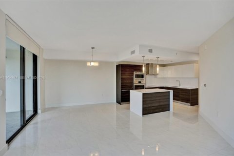 Condominio en alquiler en Coral Gables, Florida, 2 dormitorios, 102.29 m2 № 1998194 - foto 3