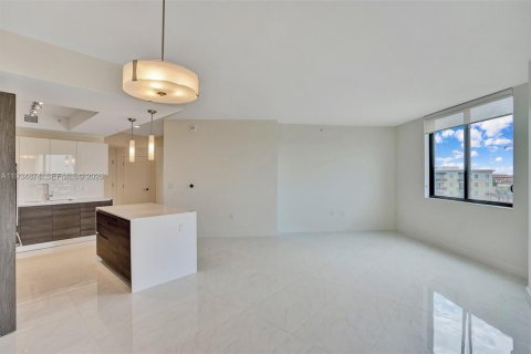 Condominio en alquiler en Coral Gables, Florida, 2 dormitorios, 102.29 m2 № 1998194 - foto 2