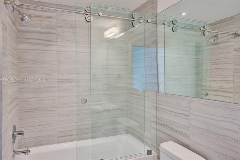 Condominio en alquiler en Coral Gables, Florida, 2 dormitorios, 102.29 m2 № 1998194 - foto 22