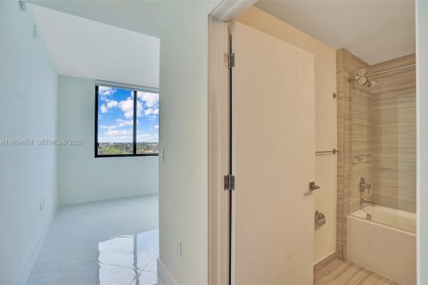 Condominio en alquiler en Coral Gables, Florida, 2 dormitorios, 102.29 m2 № 1998194 - foto 20