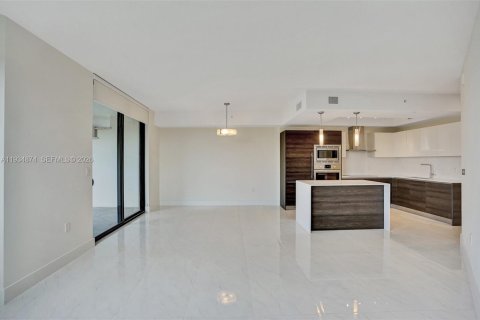 Condominio en alquiler en Coral Gables, Florida, 2 dormitorios, 102.29 m2 № 1998194 - foto 7