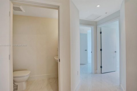 Condominio en alquiler en Coral Gables, Florida, 2 dormitorios, 102.29 m2 № 1998194 - foto 18