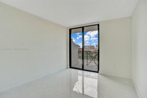 Condominio en alquiler en Coral Gables, Florida, 2 dormitorios, 102.29 m2 № 1998194 - foto 27
