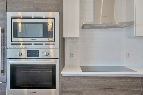 Condominio en alquiler en Coral Gables, Florida, 2 dormitorios, 102.29 m2 № 1998194 - foto 17