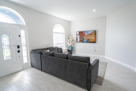 Villa ou maison à vendre à Kissimmee, Floride: 4 chambres, 216.56 m2 № 2432546 - photo 3