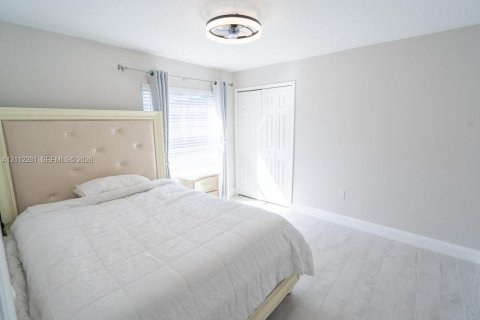 Villa ou maison à vendre à Kissimmee, Floride: 4 chambres, 216.56 m2 № 2432546 - photo 20