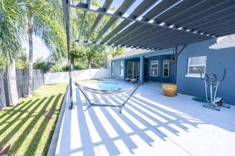 Villa ou maison à vendre à Kissimmee, Floride: 4 chambres, 216.56 m2 № 2432546 - photo 28