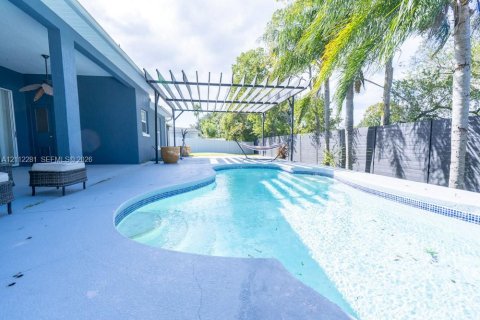 Villa ou maison à vendre à Kissimmee, Floride: 4 chambres, 216.56 m2 № 2432546 - photo 27