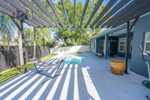 Villa ou maison à vendre à Kissimmee, Floride: 4 chambres, 216.56 m2 № 2432546 - photo 30