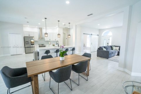 Villa ou maison à vendre à Kissimmee, Floride: 4 chambres, 216.56 m2 № 2432546 - photo 8