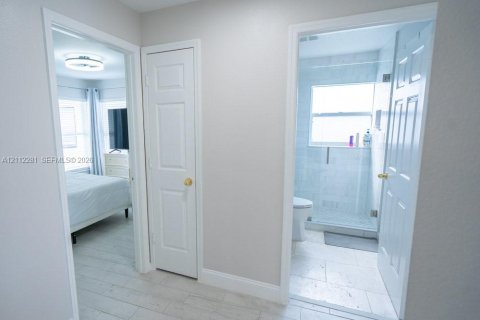Villa ou maison à vendre à Kissimmee, Floride: 4 chambres, 216.56 m2 № 2432546 - photo 21