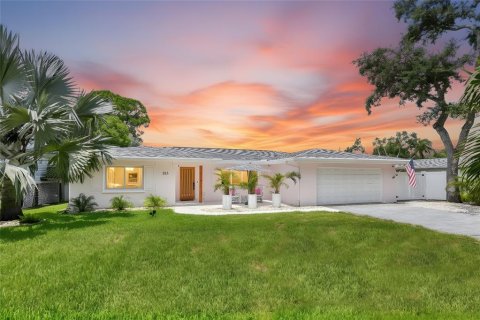 House in Palm Harbor, Florida 3 bedrooms, 146.23 sq.m. № 2266946