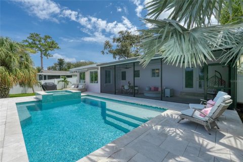House in Palm Harbor, Florida 3 bedrooms, 146.23 sq.m. № 2266946 - photo 9