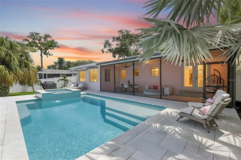 House in Palm Harbor, Florida 3 bedrooms, 146.23 sq.m. № 2266946 - photo 3