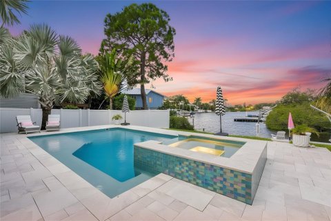 House in Palm Harbor, Florida 3 bedrooms, 146.23 sq.m. № 2266946 - photo 4