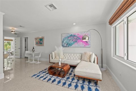 House in Palm Harbor, Florida 3 bedrooms, 146.23 sq.m. № 2266946 - photo 15