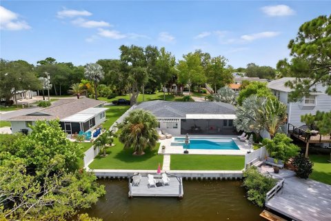 House in Palm Harbor, Florida 3 bedrooms, 146.23 sq.m. № 2266946 - photo 12