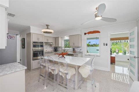 House in Palm Harbor, Florida 3 bedrooms, 146.23 sq.m. № 2266946 - photo 17