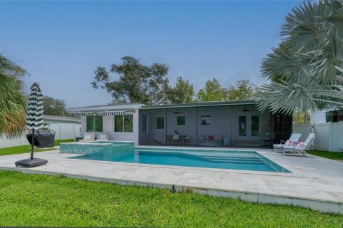 House in Palm Harbor, Florida 3 bedrooms, 146.23 sq.m. № 2266946 - photo 11