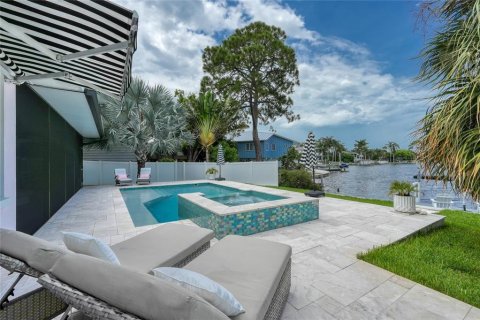 House in Palm Harbor, Florida 3 bedrooms, 146.23 sq.m. № 2266946 - photo 8