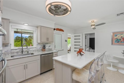 House in Palm Harbor, Florida 3 bedrooms, 146.23 sq.m. № 2266946 - photo 20