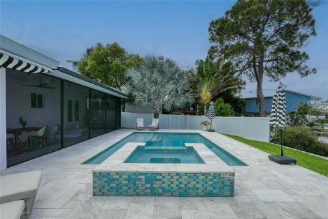 House in Palm Harbor, Florida 3 bedrooms, 146.23 sq.m. № 2266946 - photo 7