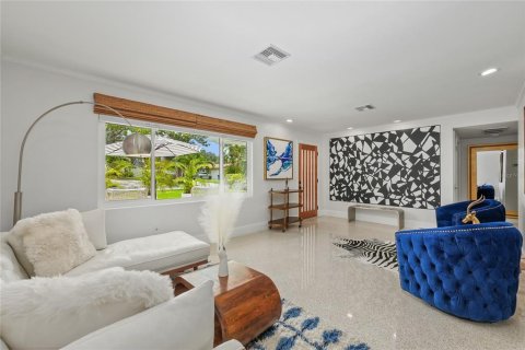 House in Palm Harbor, Florida 3 bedrooms, 146.23 sq.m. № 2266946 - photo 16