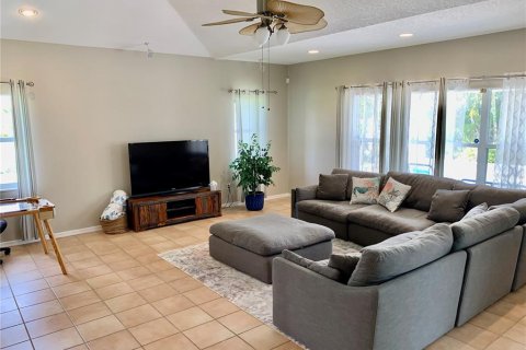 House in Punta Gorda, Florida 3 bedrooms, 180.23 sq.m. № 2233528 - photo 8
