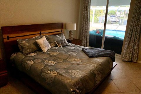 House in Punta Gorda, Florida 3 bedrooms, 180.23 sq.m. № 2233528 - photo 17
