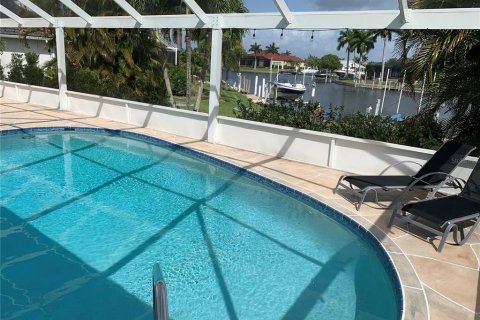 House in Punta Gorda, Florida 3 bedrooms, 180.23 sq.m. № 2233528