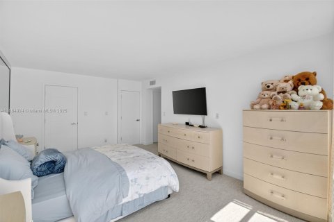 Condominio en venta en Hallandale Beach, Florida, 2 dormitorios, 132.85 m2 № 1943622 - foto 23