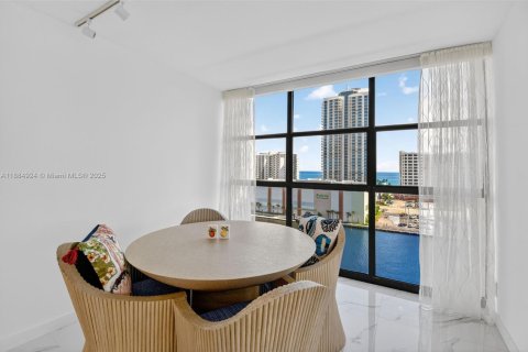 Condominio en venta en Hallandale Beach, Florida, 2 dormitorios, 132.85 m2 № 1943622 - foto 10