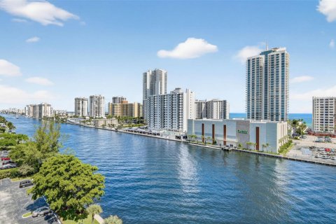 Condominio en venta en Hallandale Beach, Florida, 2 dormitorios, 132.85 m2 № 1943622 - foto 6