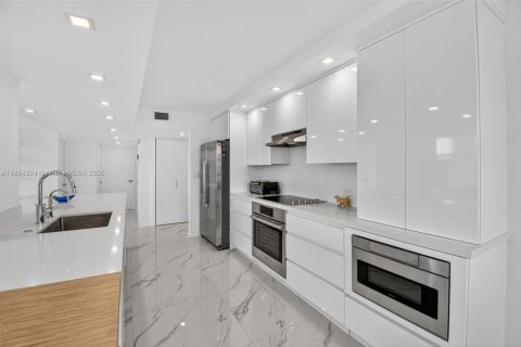 Condominio en venta en Hallandale Beach, Florida, 2 dormitorios, 132.85 m2 № 1943622 - foto 5