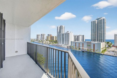Condominio en venta en Hallandale Beach, Florida, 2 dormitorios, 132.85 m2 № 1943622 - foto 2