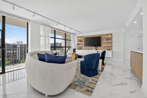 Condominio en venta en Hallandale Beach, Florida, 2 dormitorios, 132.85 m2 № 1943622 - foto 19