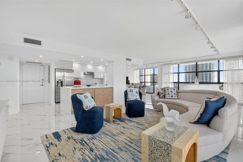 Condominio en venta en Hallandale Beach, Florida, 2 dormitorios, 132.85 m2 № 1943622 - foto 21