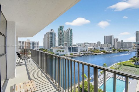 Condominio en venta en Hallandale Beach, Florida, 2 dormitorios, 132.85 m2 № 1943622 - foto 18