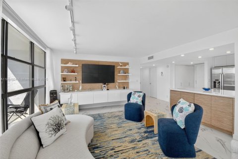 Condominio en venta en Hallandale Beach, Florida, 2 dormitorios, 132.85 m2 № 1943622 - foto 20