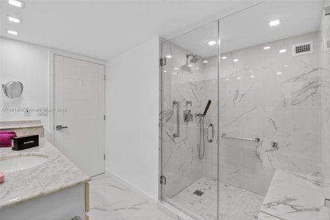 Condominio en venta en Hallandale Beach, Florida, 2 dormitorios, 132.85 m2 № 1943622 - foto 28